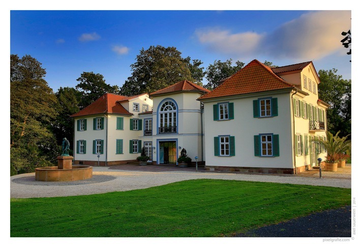 Schloss Schönfeld in Kassel, Veranstaltungsort für den MBA in General Management. Weiterer Text über ots und www.presseportal.de/nr/110649 / Die Verwendung dieses Bildes ist für redaktionelle Zwecke honorarfrei. Veröffentlichung bitte unter Quellenangabe: "obs/UNIKIMS GmbH/Axel Sauerwein"