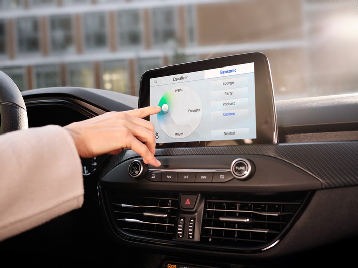 Ford und B&amp;O Beosonic(TM) bieten perfekten Sound beim Autofahren dank intuitiv bedienbarer Touchscreen-Bedienoberfläche