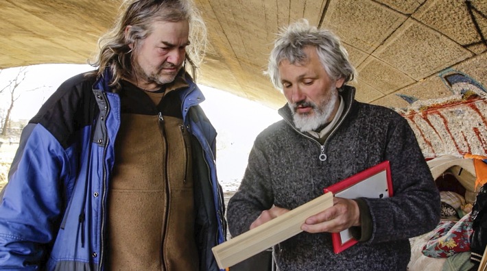 Zwei unter der Wittelsbacher Brücke: 3sat zeigt Dokumentarfilm "Zwischenstation"