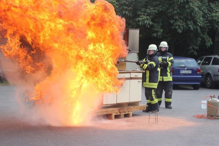 FW-HAAN: Feuerwehr lädt zur Übung beim Haaner Sommer ein