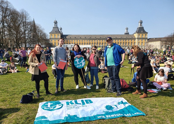 SWR / Doku "Die katholische Kirche in der Krise - Austritt oder Engagement?" im Ersten / Radiofeature bei SWR2