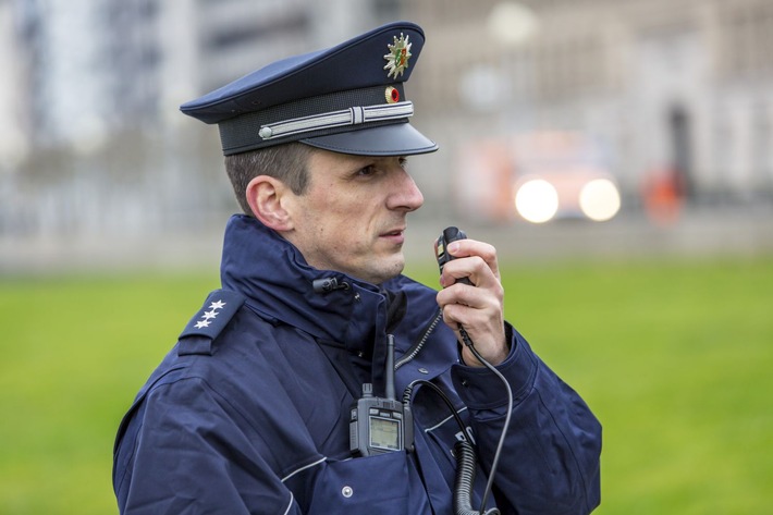 POL-ME: Randalierer löste Polizeieinsatz aus: Polizei nimmt 28-Jährigen fest - Velbert - 2107003