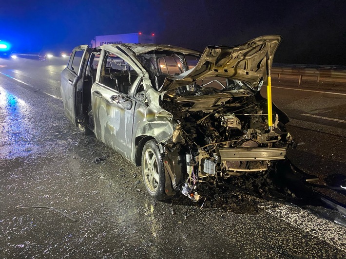 POL-PDNW: Unfall mit PKW Brand