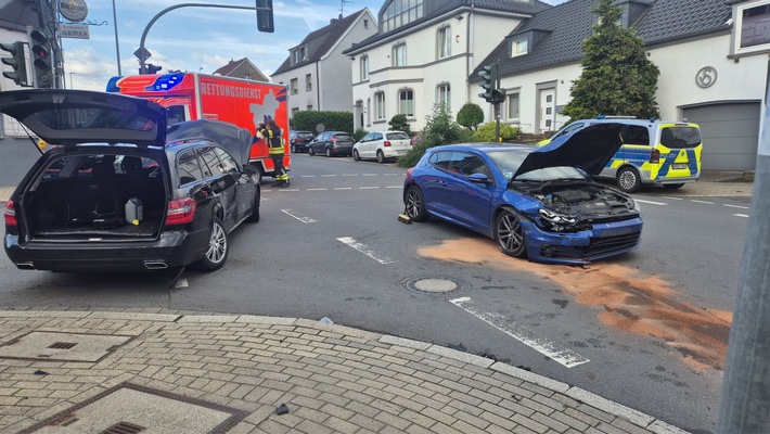 FW-EN: Zwei Verletzte nach Verkehrsunfall
