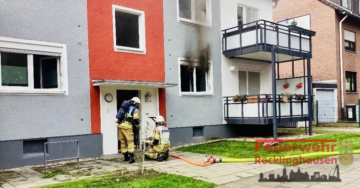 FW-RE: Küche steht in Brand - keine Verletzten