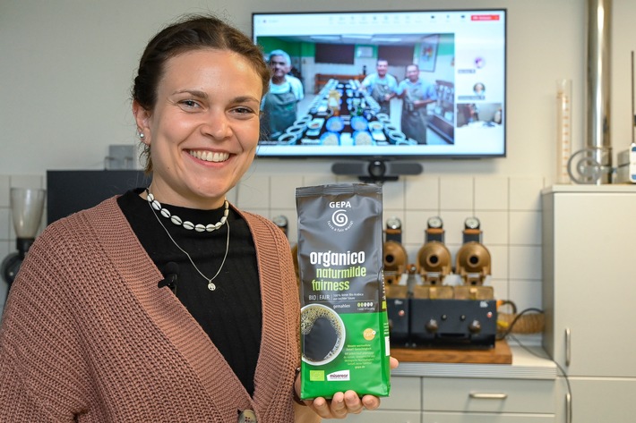01 Sortimentsmanagerin Hanna Schmid mit organico.jpg