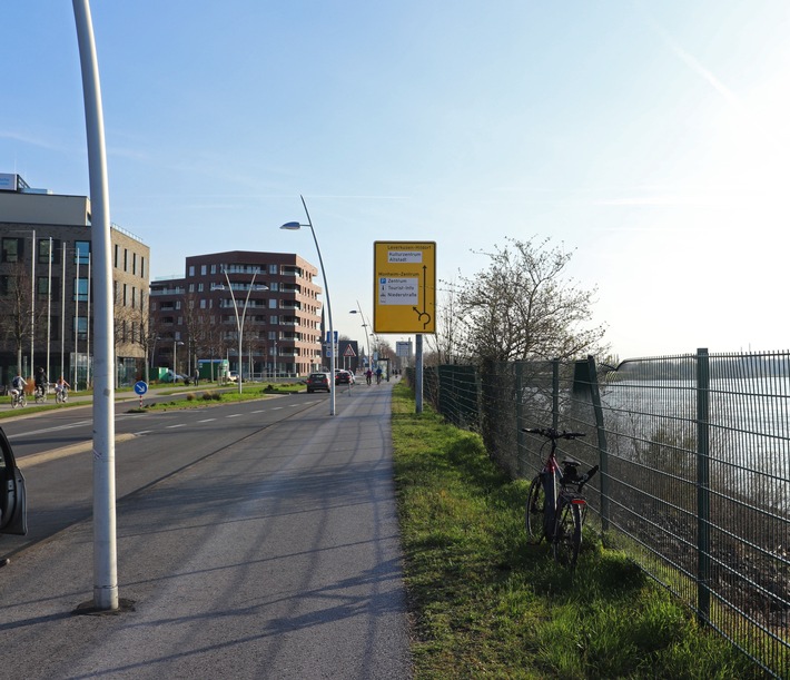 POL-ME: E-Bike-Fahrer bei Zusammenstoß schwer verletzt - Monheim am Rhein - 2003109