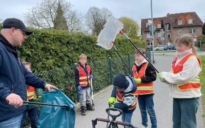 FW Kranenburg: Blaulichtzwerge sammeln 40 Kilogramm Müll