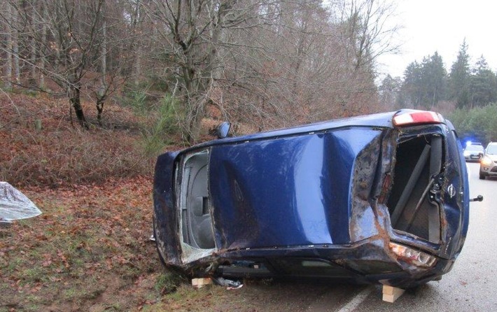 POL-PPWP: Pkw überschlägt sich - Fahrer verletzt