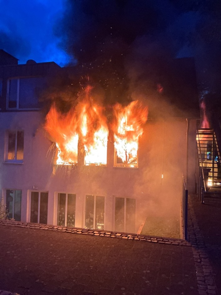 FW-GLA: Wohnungsbrand an der Vehrenbergstraße - Schnelles Eingreifen verhindert größere Ausbreitung
