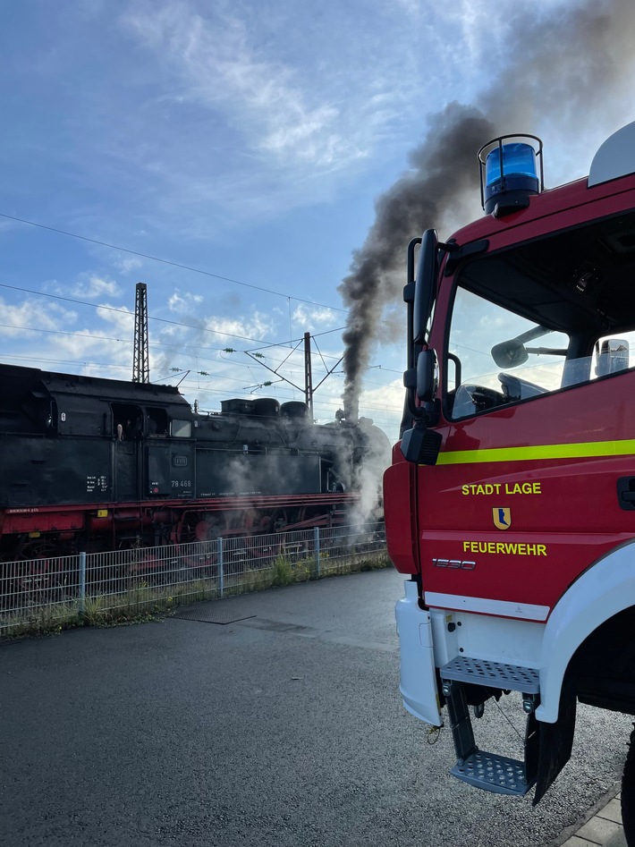 FW Lage: Feuer 3/Dachstuhlbrand: Dampflock verursacht Feuerwehreinsatz - 22.10.2022 - 9:51 Uhr