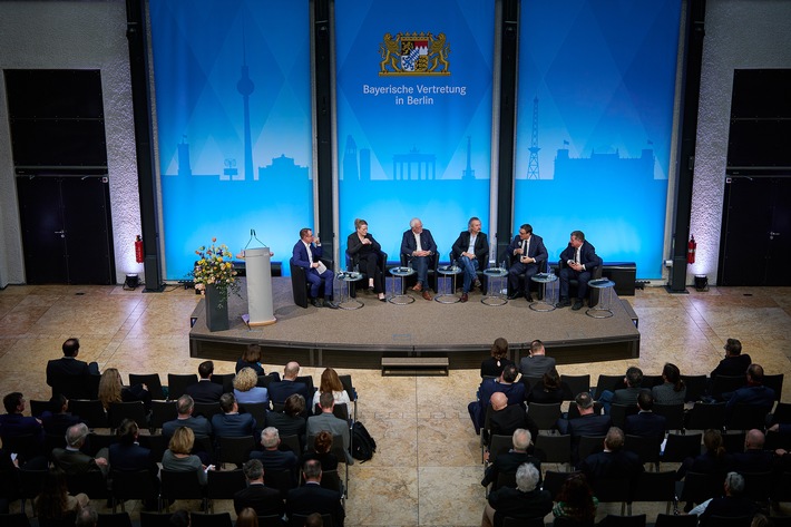 Nachhaltig bauen, Kosten senken - Initiative der Bayerischen Ingenieurekammer-Bau in Berliner Politik vorgestellt