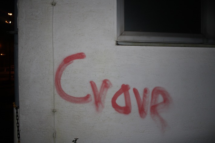 POL-RBK: Kürten - Einfamilienhaus und Grundschule mit Graffiti besprüht