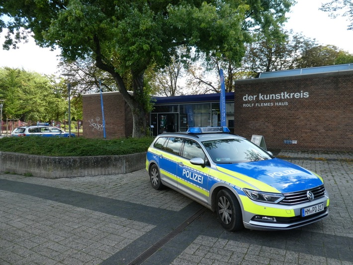 POL-HM: Polizeiausstellung im Kunstkreis jetzt öffentlich / "Freunde. Helfer. Straßenkämpfer. Die Polizei in der Weimarer Republik"