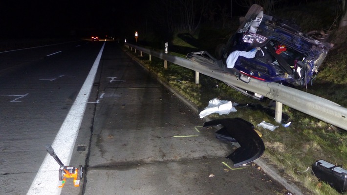 POL-CUX: BMW überschlägt sich auf Autobahn - 33-Jährige schwer verletzt in Klinik