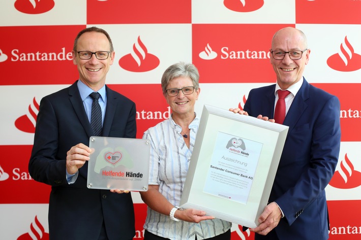 Santander erhält für Blutspende-Aktion DRK-Auszeichnung &quot;Helfende Hände&quot;