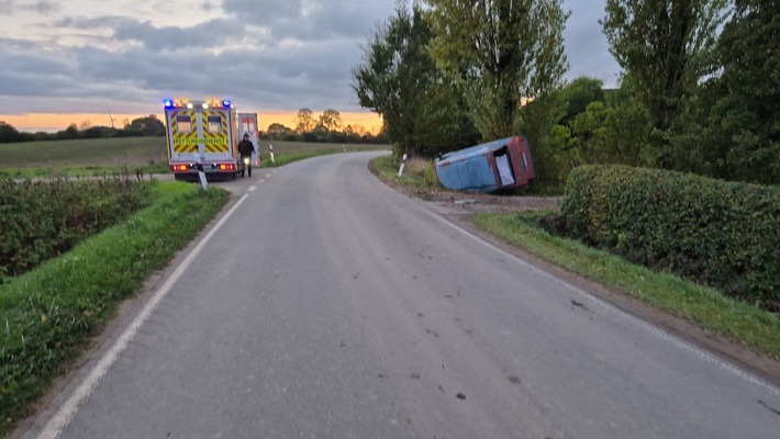 POL-FL: Mohrkirch - Stromausfall durch Verkehrsunfall, Polizei sucht Verursacher nach Verkehrsunfallflucht