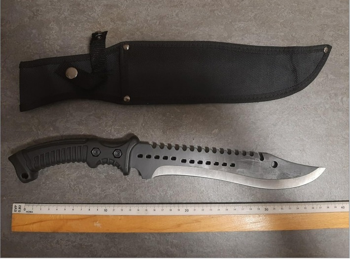 BPOLI EF: Bundespolizei stellt Messer mit 27 cm Klingenlänge am Eisenacher Bahnhof sicher