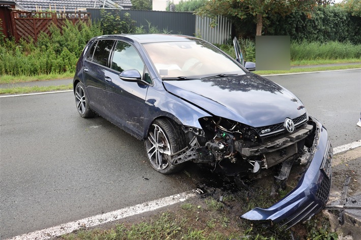 POL-HF: Auto kommt von Fahrbahn ab - Grundstückseinfahrt beschädigt