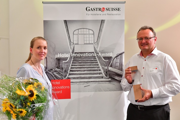 SPERRFRIST 30.08.2016 17:00: Landhotel Hirschen in Erlinsbach gewinnt ersten Hotel Innovations-Award / GastroSuisse zeichnet die neue Geschäftsidee "Weinhaus am Bach" aus