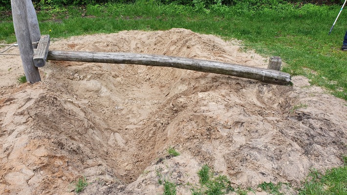 POL-NI: Nienburg: Unbekannte entwenden drei Kubikmeter Spielsand von einem Spielplatz