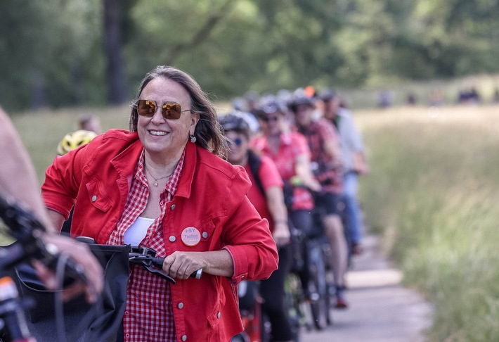 Wörth holt Fahrrad-Weltrekord nach Rheinland-Pfalz – RID  bestätigt »längste statische Fahrrad-Schlange einer Marke«