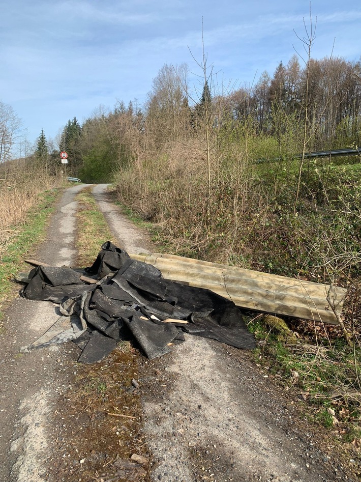 POL-HI: Illegale Abfallentsorgung zwischen Hörsum und Everode