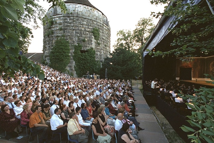 Classic Openair Solothurn startet vom 4. bis 15. Juli 2006 mit Mozart, Verdi, Rossini und Puccini in die 16. Spielzeit