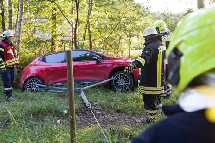 FW Flotwedel: Auto droht in Graben zu stürzen