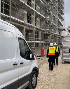 HZA-UL: Bundesweite Schwerpunktaktion gegen Schwarzarbeit/Zoll nimmt Baubranche ins Visier/Neubauten im Ulmer Dichterviertel kontrolliert