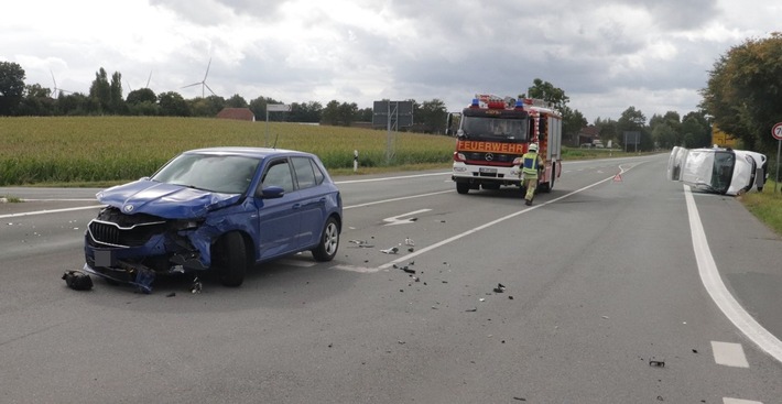 POL-HX: Senior verursacht schweren Verkehrsunfall - drei Personen verletzt