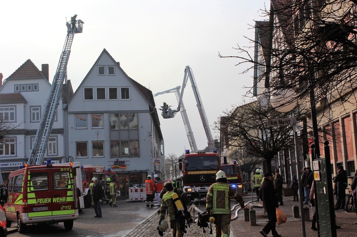 POL-NI: Großbrand in Stadthäger Innenstadt