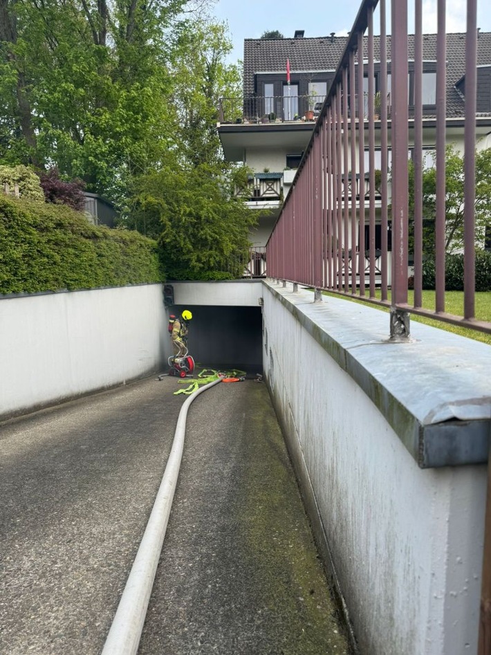 FW Ratingen: Oldtimer sorgt für Feuerwehreinsatz