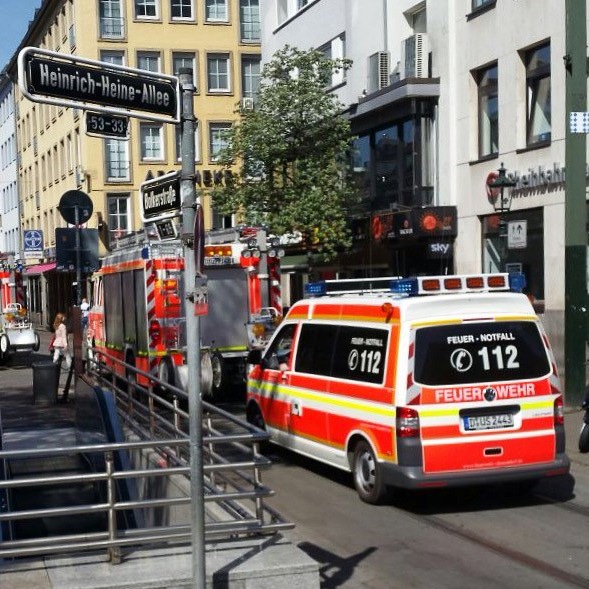 FW-D: Rauch im Ladenbereich der U-Bahnstation Heinrich-Heine-Allee