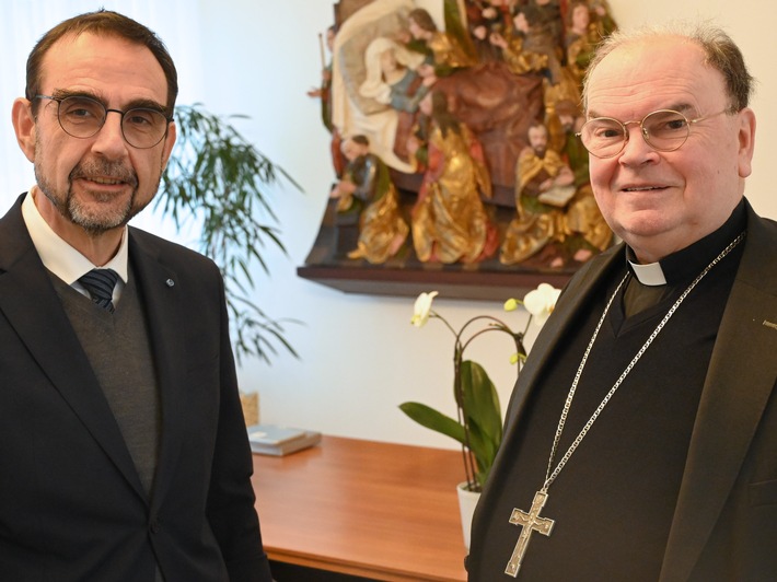 Klaus Holetschek im Austausch mit Bischof Dr. Bertram Meier: Gemeinsames Bekenntnis zum Schutz des Lebens und Diskussion zur Migrationspolitik