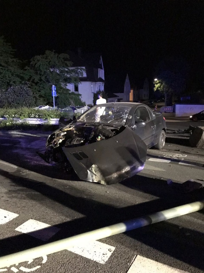 FW-MK: Verkehrsunfall auf der Dortmunder Straße - eine verletzte Person