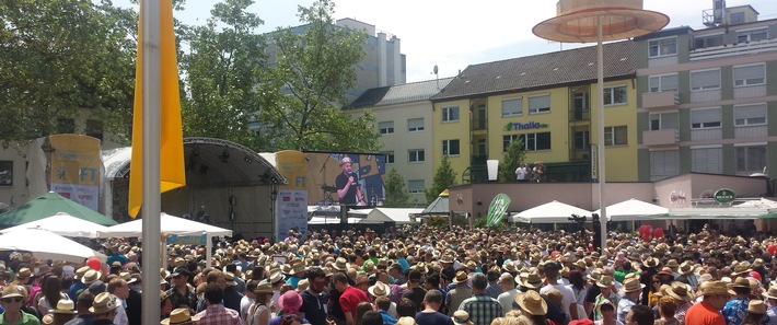 POL-PDLU: Frankenthaler feiern am Eröffnungstag des Strohhutfestes friedlich