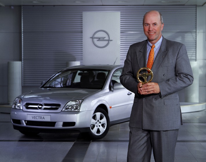 &quot;Goldenes Lenkrad 2002&quot;: Begehrte Auto-Trophäe geht nach Rüsselsheim / Das beste Mittelklasse-Auto heißt Opel Vectra