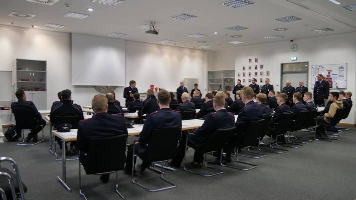 FW Celle: 32 neue Feuerwehrleute starten ihre Grundausbildung bei der Feuerwehr Celle - erstmalig erfolgt die Ausbildung nach der modularen Grundlagenausbildung des Landes Niedersachsen!