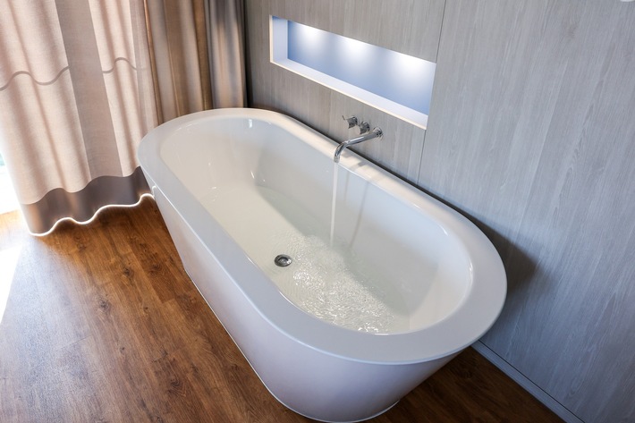 [PRESSE-INFO] Dusch- und Badewannen von Bette in Reha-Klinik mit Hotelambiente