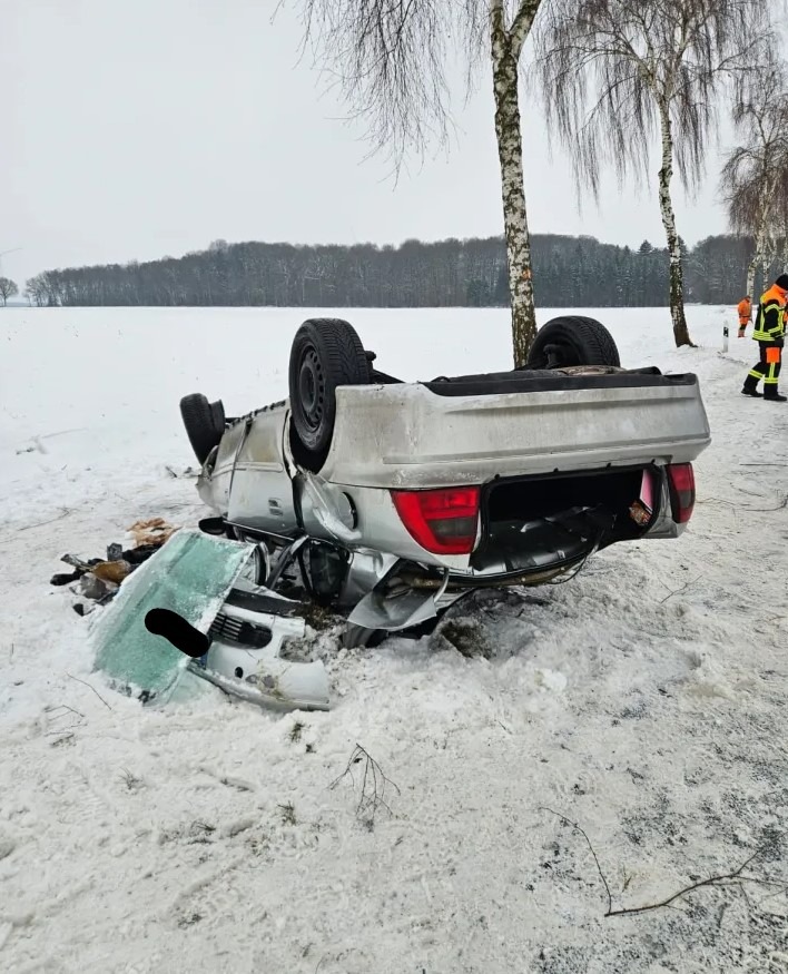 POL-ROW: Schwerer Verkehrsunfall bei Süderwalsede: 18-jährige lebensbedrohlich verletzt