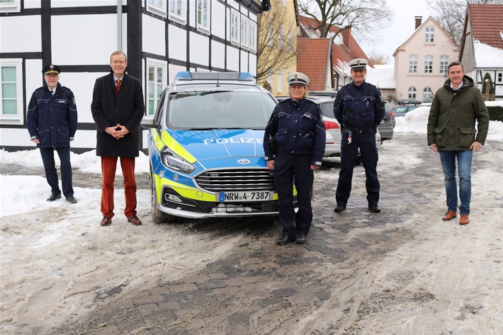 POL-GT: Polizeioberkommissarin Heike Kreß und Polizeihauptkommissar Rainer Borgmeier als Bezirksdienstbeamte in Rietberg offiziell begrüßt