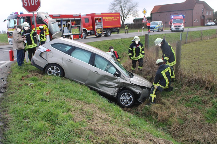 POL-DN: Trotz Stoppschild: Unfall auf der Kreuzung bei Gevelsdorf