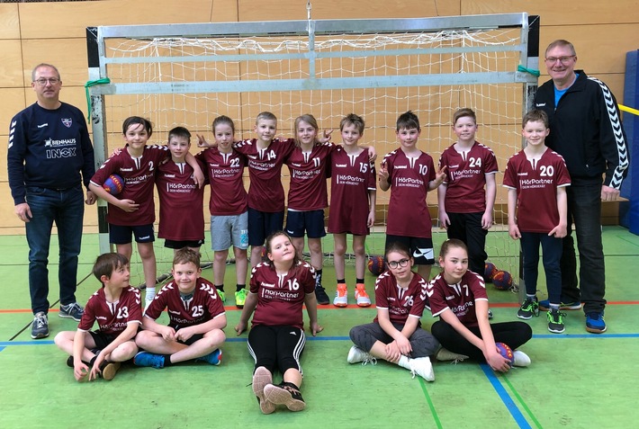 1:0 für Besserhörer: HörPartner unterstützen Nachwuchsarbeit der Handball Spielgemeinschaft (HSG) Ederbergland