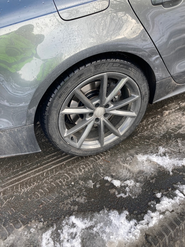 Mittelhessen: WETTERAUKREIS: + Verkehrsdienst nimmt Winterreifen unter die Lupe + Einbruch in Wohnhaus +