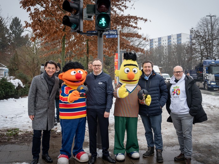 Sesamstraße regelt den Verkehr: Ernie und Bert werden Ampelmännchen in Hamburg