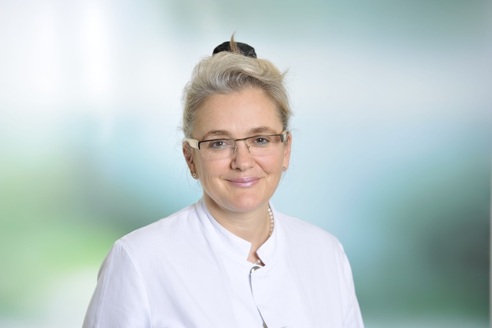 Prof. Dr. Carolin Tonus vom &quot;Leading Medicine Guide&quot; als Darmexpertin ausgezeichnet / Die Chefärztin für Viszeralchirurgie bringt neuen Schwerpunkt in die Asklepios Klinik St. Georg