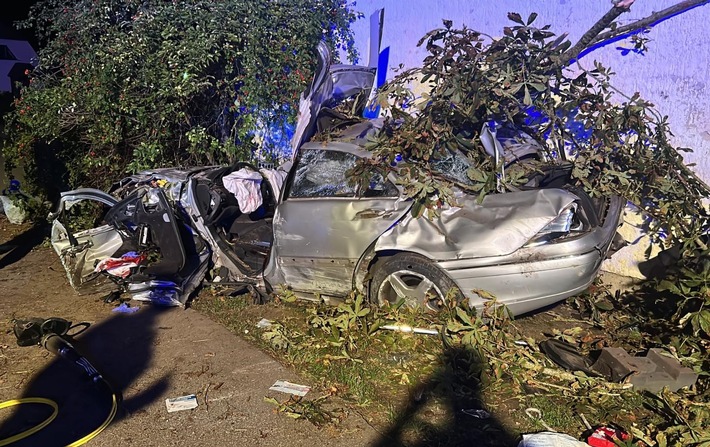 POL-NB: Flucht vor der Polizei endet mit schwerem Verkehrsunfall