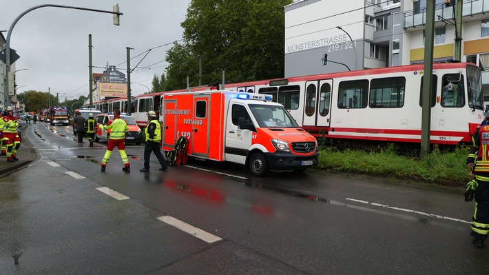 FW-DO: Tragischer Verkehrsunfall - Kind gerät unter Straßenbahn