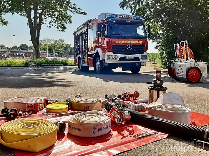 FW Hünxe: Grillrauch löst Feuerwehreinsatz aus